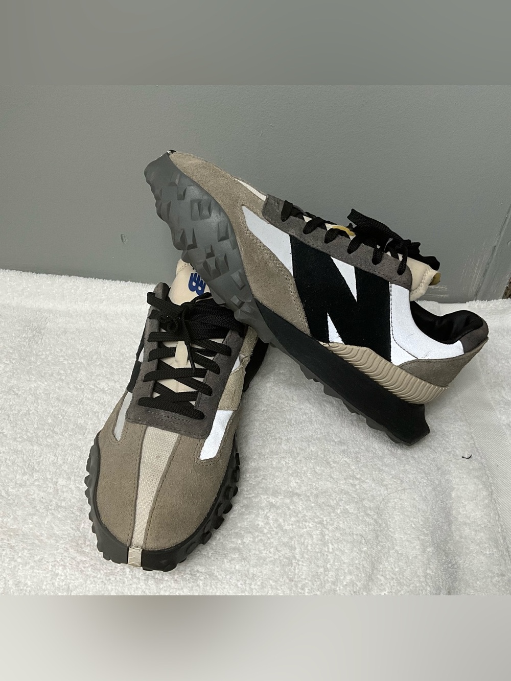 New Balance  XC 72 Men's Gray & Black Suede Trail-Style Sneakers